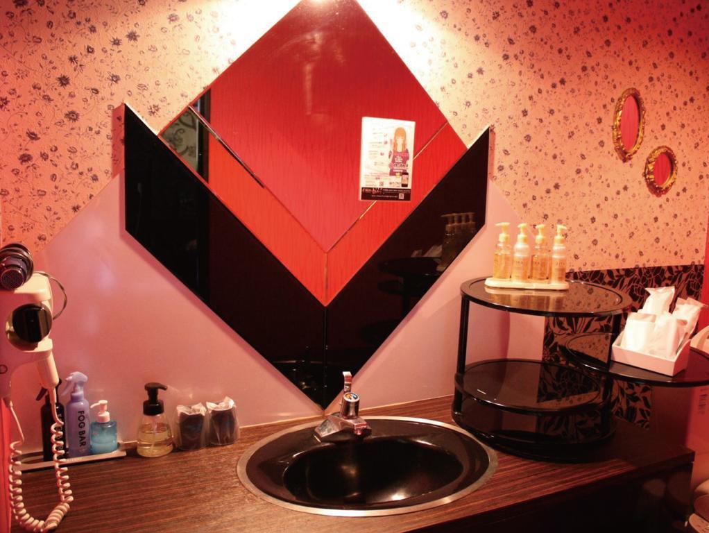 Love hotel Dessert Hills